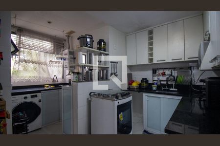 Apartamento à venda com 83m², 3 quartos e 2 vagas Apartamento à venda com 83m², 3 quartos e 2 vagasCozinha e Área de Serviço