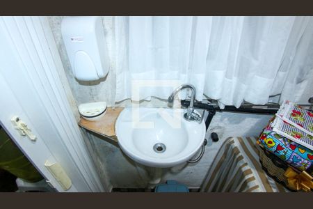 Casa à venda com 250m², 2 quartos e sem vaga Casa à venda com 250m², 2 quartos e sem vagaBanheiro de Serviço