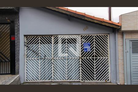 Casa à venda com 70m², 2 quartos e 2 vagas Casa à venda com 70m², 2 quartos e 2 vagasFachada