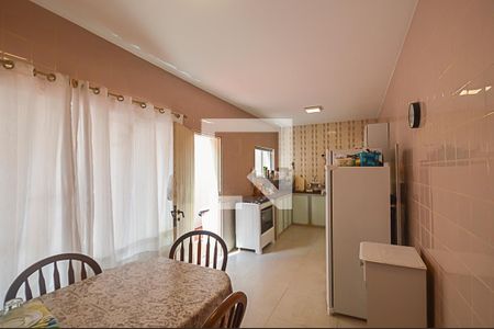 Casa à venda com 400m², 4 quartos e 3 vagas Casa à venda com 400m², 4 quartos e 3 vagasCozinha