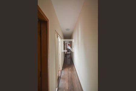 Casa à venda com 400m², 4 quartos e 3 vagas Casa à venda com 400m², 4 quartos e 3 vagasCorredor