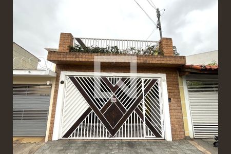 Casa à venda com 163m², 3 quartos e 2 vagas Casa à venda com 163m², 3 quartos e 2 vagasFachada