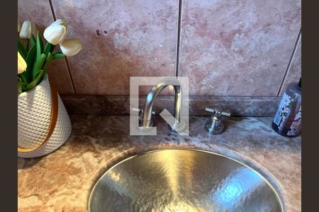 Casa à venda com 163m², 3 quartos e 2 vagas Casa à venda com 163m², 3 quartos e 2 vagasBanheiro