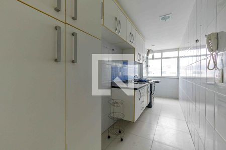 Apartamento à venda com 133m², 2 quartos e 3 vagas Apartamento à venda com 133m², 2 quartos e 3 vagasCozinha