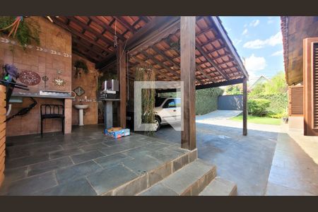 Casa à venda com 285m², 4 quartos e 4 vagas Casa à venda com 285m², 4 quartos e 4 vagasÁrea externa