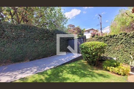 Casa à venda com 285m², 4 quartos e 4 vagas Casa à venda com 285m², 4 quartos e 4 vagasÁrea externa