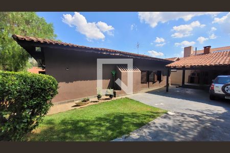 Casa à venda com 285m², 4 quartos e 4 vagas Casa à venda com 285m², 4 quartos e 4 vagasÁrea externa