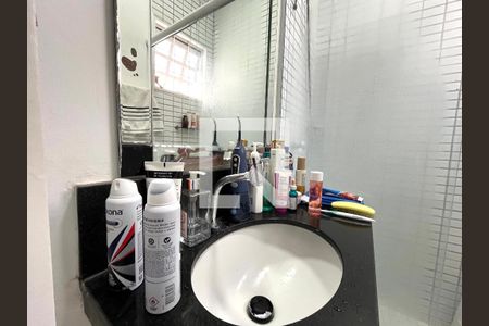 Casa à venda com 300m², 5 quartos e 3 vagas Casa à venda com 300m², 5 quartos e 3 vagasBanheiro Corredor