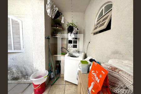 Casa à venda com 300m², 5 quartos e 3 vagas Casa à venda com 300m², 5 quartos e 3 vagasÁrea de Serviço