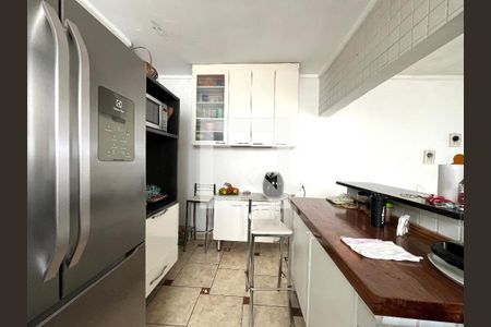 Casa à venda com 300m², 5 quartos e 3 vagas Casa à venda com 300m², 5 quartos e 3 vagasCozinha
