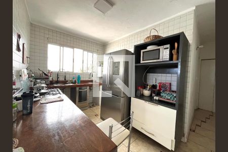 Casa à venda com 300m², 5 quartos e 3 vagas Casa à venda com 300m², 5 quartos e 3 vagasCozinha