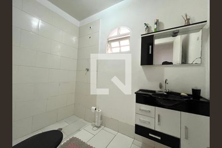 Casa à venda com 300m², 5 quartos e 3 vagas Casa à venda com 300m², 5 quartos e 3 vagasLavabo