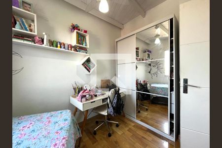 Casa à venda com 300m², 5 quartos e 3 vagas Casa à venda com 300m², 5 quartos e 3 vagasQuarto 2