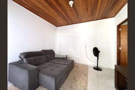 Casa à venda com 300m², 5 quartos e 3 vagas Casa à venda com 300m², 5 quartos e 3 vagasSala Edícula