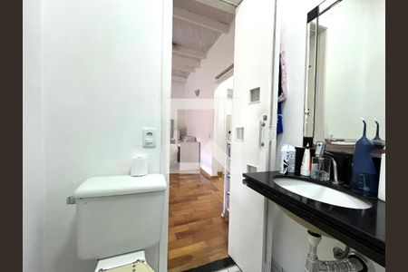 Casa à venda com 300m², 5 quartos e 3 vagas Casa à venda com 300m², 5 quartos e 3 vagasBanheiro Corredor