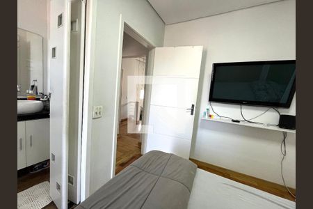 Casa à venda com 300m², 5 quartos e 3 vagas Casa à venda com 300m², 5 quartos e 3 vagasSuite