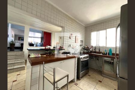 Casa à venda com 300m², 5 quartos e 3 vagas Casa à venda com 300m², 5 quartos e 3 vagasCozinha