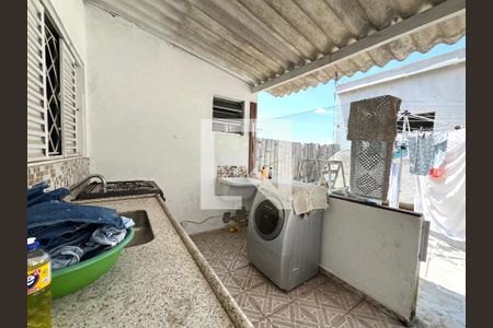 Casa à venda com 300m², 5 quartos e 3 vagas Casa à venda com 300m², 5 quartos e 3 vagasÁrea externa
