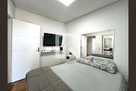 Casa à venda com 300m², 5 quartos e 3 vagas Casa à venda com 300m², 5 quartos e 3 vagasSuite