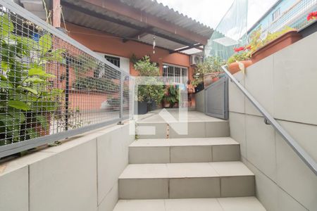 Casa à venda com 200m², 3 quartos e 2 vagas Casa à venda com 200m², 3 quartos e 2 vagasEscada