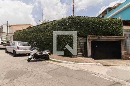 Casa à venda com 200m², 3 quartos e 2 vagas Casa à venda com 200m², 3 quartos e 2 vagasFachada