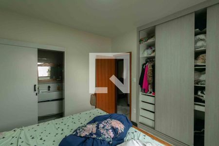 Casa à venda com 350m², 5 quartos e 3 vagas Casa à venda com 350m², 5 quartos e 3 vagasQuarto 4 Suite