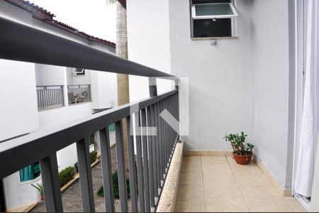 Casa de condomínio à venda com 147m², 3 quartos e 2 vagas Casa de condomínio à venda com 147m², 3 quartos e 2 vagasDetalhe - Varanda do Quarto 01 com Suíte