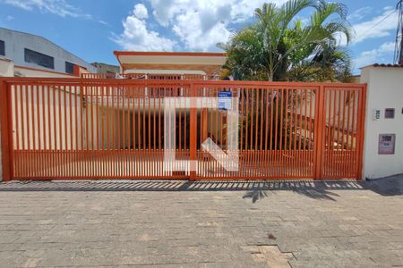 Casa à venda com 320m², 4 quartos e 4 vagasFachada