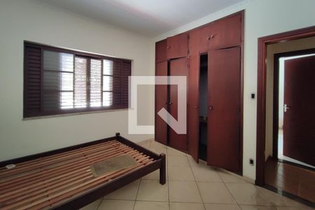 Casa à venda com 320m², 4 quartos e 4 vagasQuarto Suíte