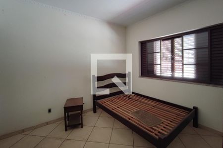 Casa à venda com 320m², 4 quartos e 4 vagasQuarto Suíte