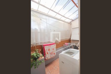 Casa à venda com 80m², 3 quartos e 1 vagaÁrea de Serviço