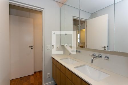 Apartamento à venda com 132m², 3 quartos e 3 vagas Apartamento à venda com 132m², 3 quartos e 3 vagasBanheiro da Suíte