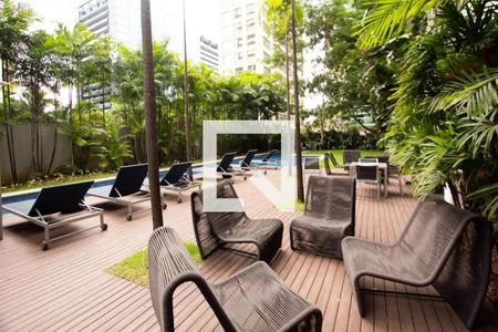 Apartamento à venda com 132m², 3 quartos e 3 vagas Apartamento à venda com 132m², 3 quartos e 3 vagasÁrea comum - Piscina