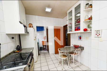 Apartamento à venda com 196m², 3 quartos e 2 vagasCozinha