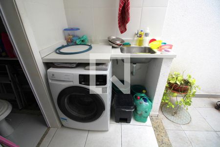 Casa de condomínio à venda com 107m², 3 quartos e 1 vagaÁrea de Serviço