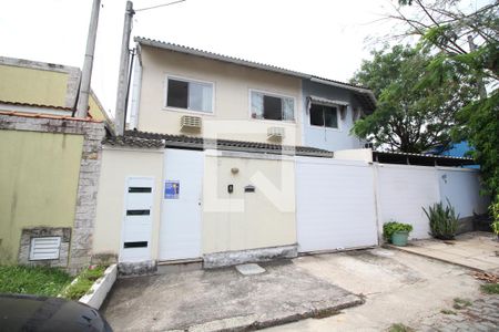 Casa de condomínio à venda com 107m², 3 quartos e 1 vagaFachada