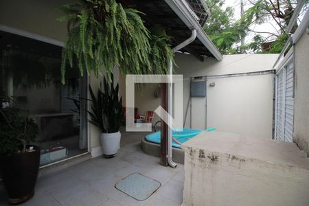 Casa de condomínio à venda com 107m², 3 quartos e 1 vagaFrente