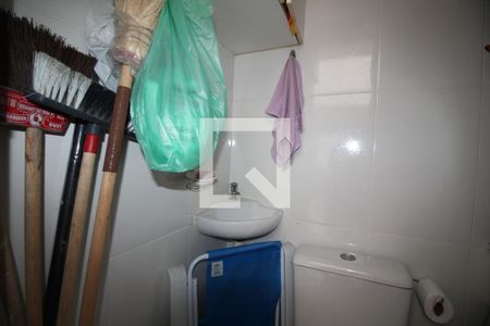 Casa de condomínio à venda com 107m², 3 quartos e 1 vagaBanheiro de Serviço