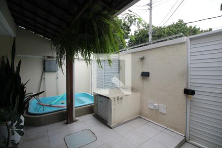 Casa de condomínio à venda com 107m², 3 quartos e 1 vagaFrente