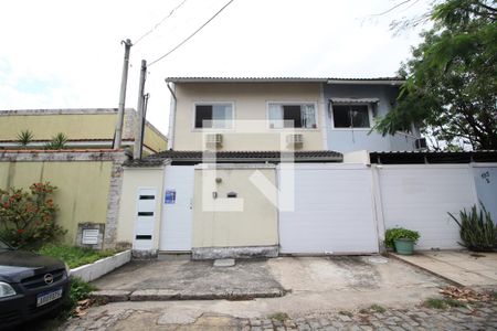 Casa de condomínio à venda com 107m², 3 quartos e 1 vagaFachada