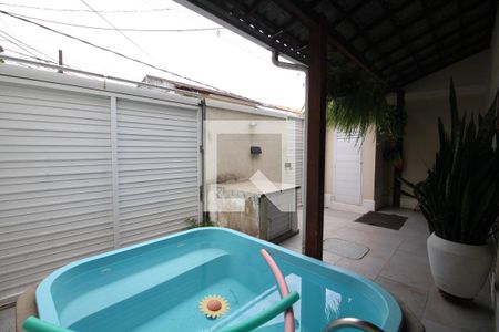 Casa de condomínio à venda com 107m², 3 quartos e 1 vagaPiscina