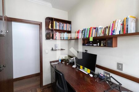 Casa à venda com 400m², 4 quartos e 4 vagas Casa à venda com 400m², 4 quartos e 4 vagasEscritório