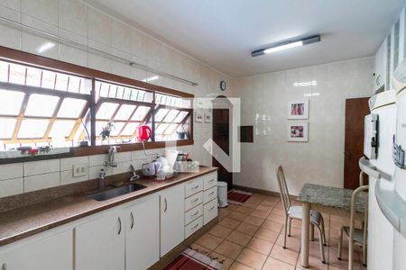 Casa à venda com 400m², 4 quartos e 4 vagas Casa à venda com 400m², 4 quartos e 4 vagasCozinha