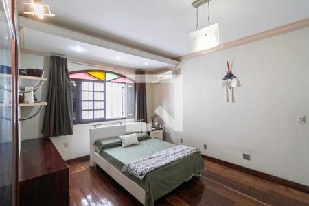 Casa à venda com 400m², 4 quartos e 4 vagas Casa à venda com 400m², 4 quartos e 4 vagasSuíte