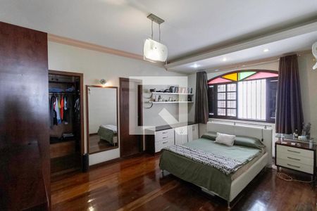 Casa à venda com 400m², 4 quartos e 4 vagas Casa à venda com 400m², 4 quartos e 4 vagasSuíte