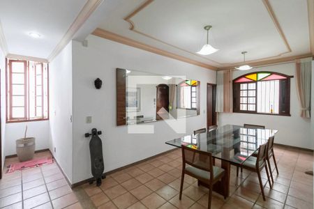 Casa à venda com 400m², 4 quartos e 4 vagas Casa à venda com 400m², 4 quartos e 4 vagasCopa