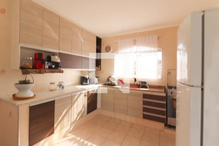 Casa à venda com 95m², 3 quartos e 3 vagas Casa à venda com 95m², 3 quartos e 3 vagasCozinha e Área de Serviço