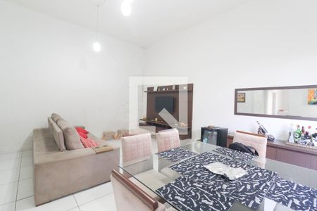 Casa à venda com 95m², 3 quartos e 3 vagas Casa à venda com 95m², 3 quartos e 3 vagasCasa 2