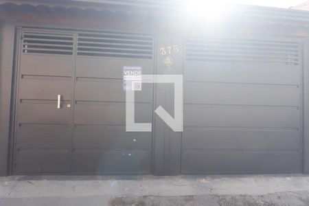 Casa à venda com 95m², 3 quartos e 3 vagas Casa à venda com 95m², 3 quartos e 3 vagasFachada