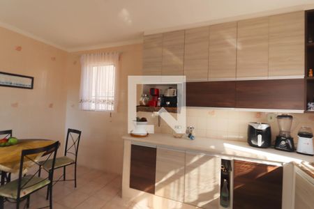 Casa à venda com 95m², 3 quartos e 3 vagas Casa à venda com 95m², 3 quartos e 3 vagasCozinha e Área de Serviço